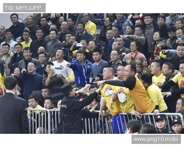 媒体人：郭导接下来的比赛注意控制肢体动作，别让裁判抓住把柄